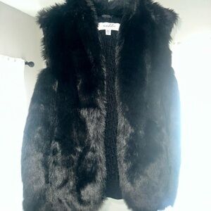 Sebby Women's Black Faux Fur Vest